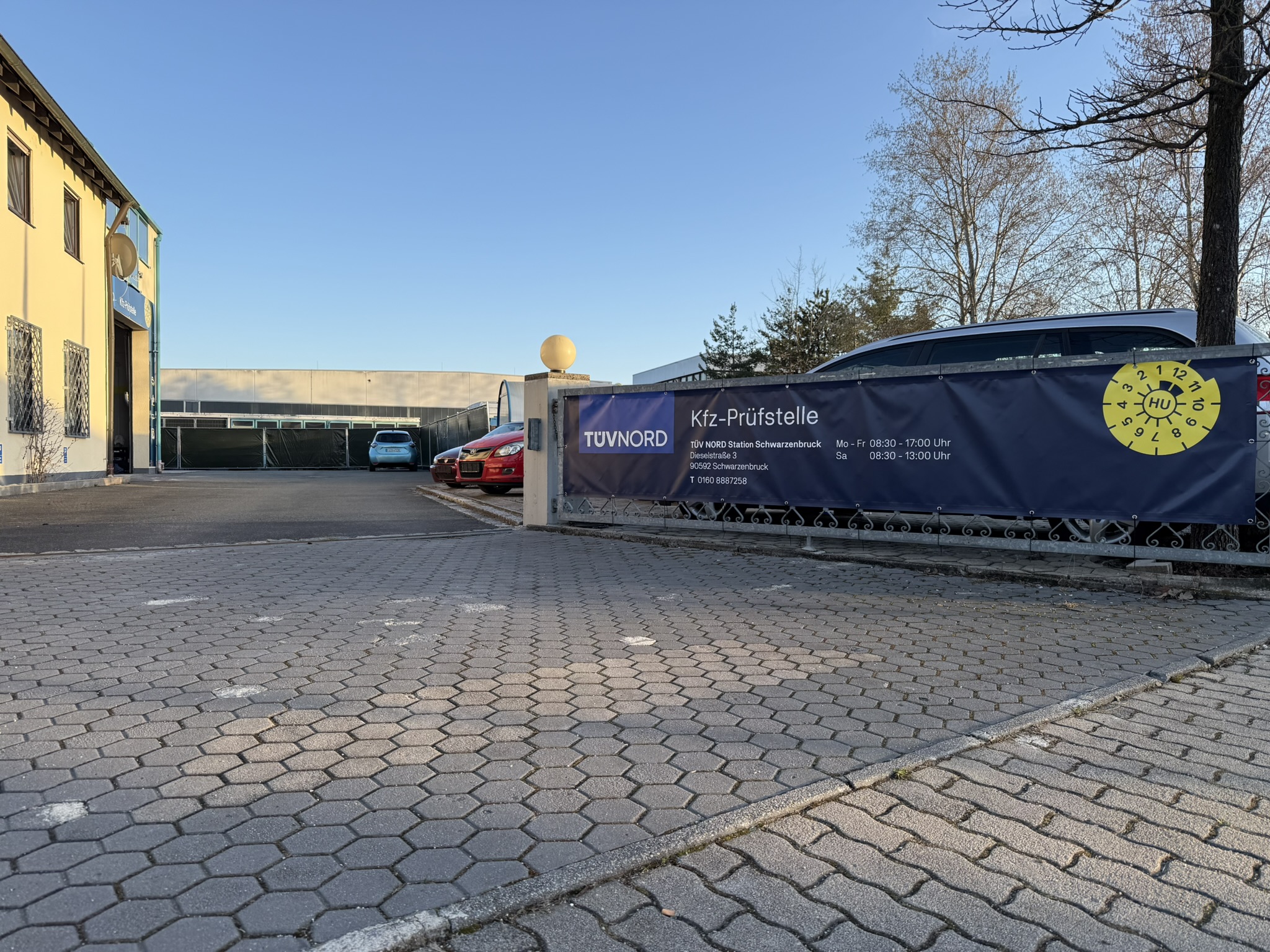 Gebäude-Außenansicht